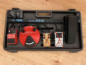 M: Pedalboard, fuzzface, looper, wah