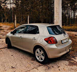 Toyota auris (uuendatud) (3 foto / 13)