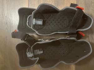 Põlvekaitsmed Alpinestars SX-1 V2 Mustad Punased - L/XL (2 foto / 2)