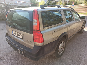 VOLVO XC70 2,4 DIISEL AUTOMAAT 2002 (4 foto / 5)