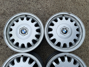 BMW 525iX E34 veljed (2 фото из 6)