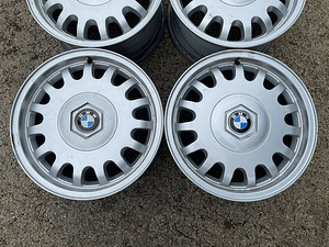 BMW 525iX E34 veljed (3 фото из 6)