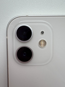 iPhone 12, 64 GB, valge (7 foto / 10)