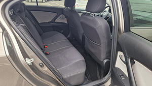 Toyota Avensis (4 foto / 9)