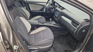 Toyota Avensis (5 foto / 9)