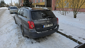 Toyota Avensis (2 foto / 5)