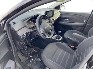 Dacia sandero (10 foto / 10)