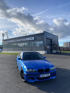 BMW 320d manuaal (2 foto / 8)
