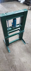 Press / hüdropress (4 foto / 4)