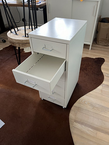IKEA HELMER ratastel sahtliboks, valge (2 foto / 2)