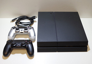 Sony Playstation 4 (PS4) 1TB + 2 Controllers