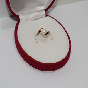 Kuldsõrmus , 585 proov, kaal 1.53 g