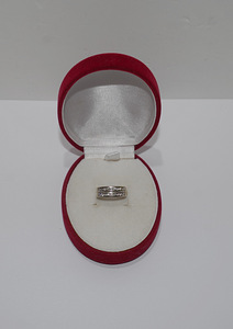 Kuldsõrmus teemantidega 750 proov, 4.97 g (1 foto / 4)
