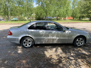 Мерседес-Бенц E220 CDI (3 фото из 7)