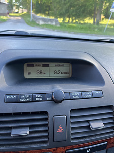 Toyota Avensis 2.0 108kw (14 foto / 14)
