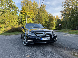 Mercedes-Benz C 300 4Matic AMG pakett 3.0 170kW (1 foto / 15)