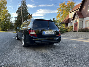 Mercedes-Benz C 300 4Matic AMG pakett 3.0 170kW (7 foto / 15)