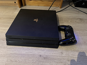 Playstation 4 Pro 1TB CUH-7016B (1 foto / 4)