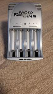 Ansmann зарядное устройство для 4 аккумуляторов AA / AAA