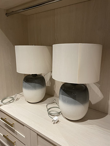 Kaks lauavalgustit (lampi, lamp, lauavalgusti, laualamp)