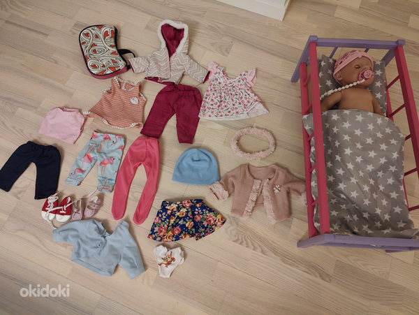 Кукла Baby Born, с кроваткой и множеством одежды (фото #1)