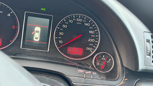 AUDI A4 B6 2.5 120kw (8 foto / 10)