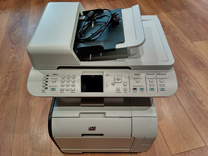 Laserprinter HP Color LaserJet CM2320nf MFP (2 foto / 8)