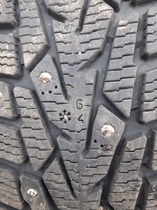 Диски + шипованные шины 175/70 R14 (5 фото из 9)