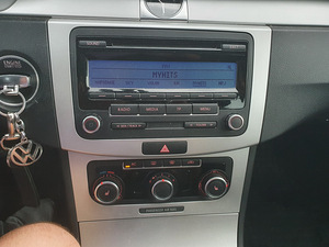 Volkswagen Passat b7 1.4 , 90kw (2 foto / 8)