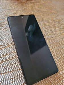 Google pixel 6 5g 128 gb ekraan ja korpus on veidi kriimud (2 foto / 3)
