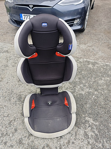 Автокресло chicco (2 фото из 2)