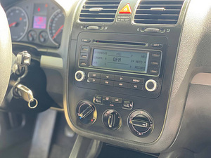 Volkswagen Jetta 1.6 (9 foto / 10)