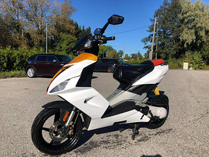 Aprilia sr 50 r (1 foto / 3)