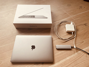 MacBook Pro 2017 8/256 / i5 (3 фото из 4)