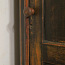 Старинный крепкий шкаф/гардероб в сельском доме периода EW (фото #3)