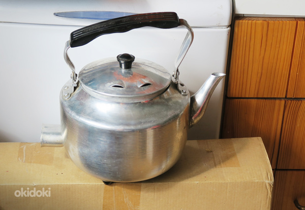 Неиспользованный ретро-чайник советских времен (фото #1)