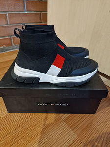 Tommy Hilfiger sokksaapad s.38 (1 foto / 3)