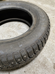 235/60/16 4tk UUS Pirelli naast (3 foto / 3)