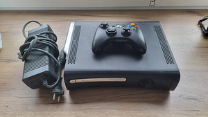 XBOX360 толстый + 120 + игры (2 фото из 2)