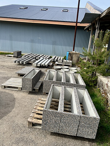Бетонные вазы (2 фото из 2)
