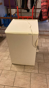 Väike külmkapp sügavkülmikuga (1 foto / 1)