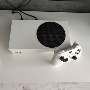 Продам Xbox series S (4 фото из 4)