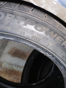 Suurepärased madala profiiliga rehvid 245/40/ZR18 (1 foto / 9)