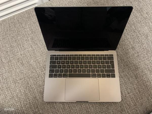 MacBook Pro (середина 2017 г.) 128 ГБ SSD (фото #1)