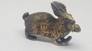 Венская бронзовая статуэтка: Кролик с листиком. 19 век