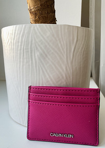 Calvin Klein UUS! roosa kaarditasku. SmartPost hinnas! (1 foto / 3)
