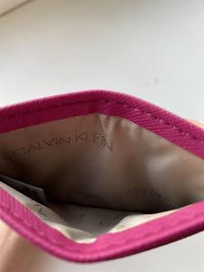 Calvin Klein UUS! roosa kaarditasku. SmartPost hinnas! (3 foto / 3)