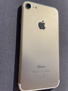 iPhone 7 32 ГБ (2 фото из 3)