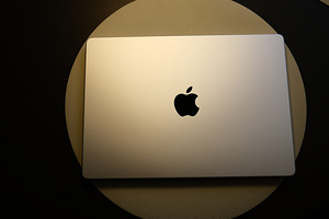 Apple MacBook Pro 14 M1 PRO 16GB/1TB/8 core (2 foto / 5)