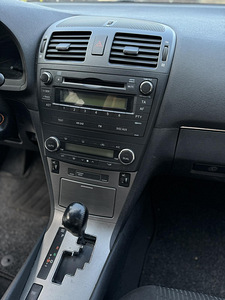 TOYOTA AVENSIS 2010a. (8 foto / 9)